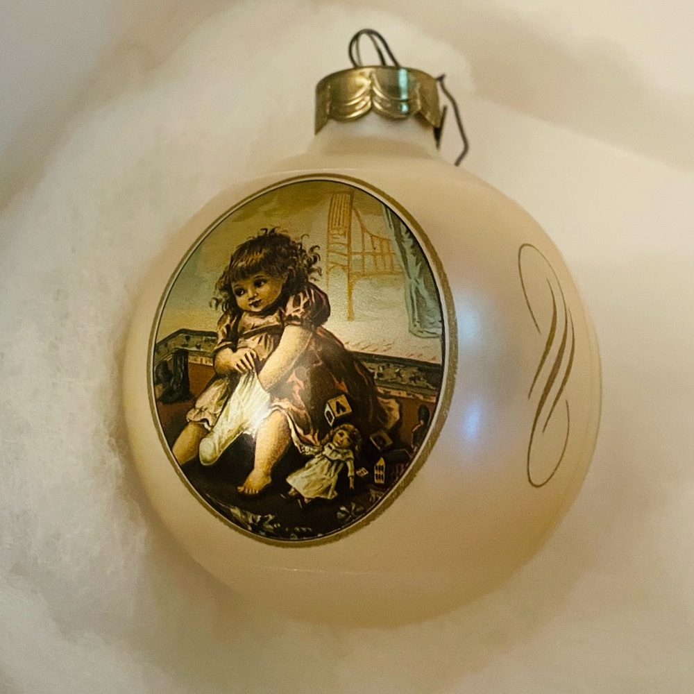 Collectors - Hallmark 1986 Holiday Ball Ornament